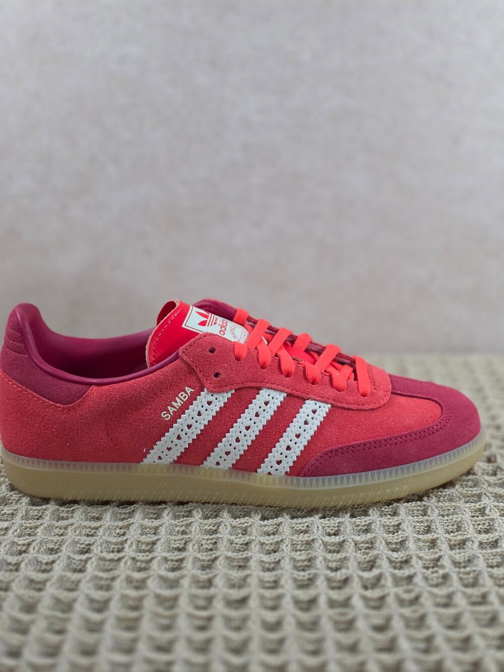 Adidas Samba OG Red/White – Youth 5.5 / Women’s 6.5– BNIB + Extra Laces